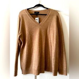 Women's 100% Cashmere Crewneck Sweater.
